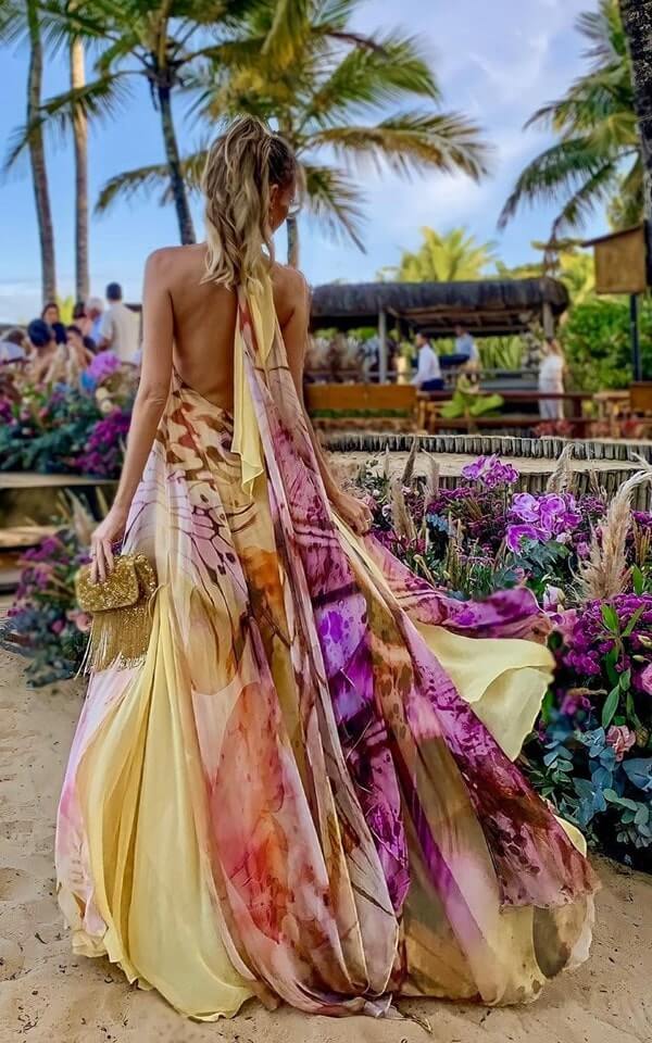 https://www.prontaprafesta.com/wp-content/uploads/2022/11/vestido-estampado-convidada-casamento-praia.jpg