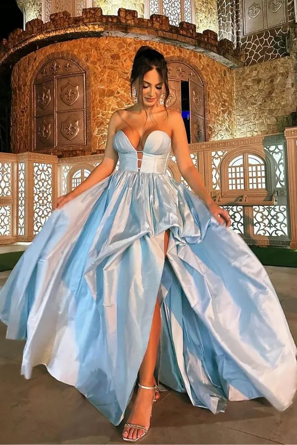  vestido azul serenity com decote tomara que caia e fenda para madrinha de casamento