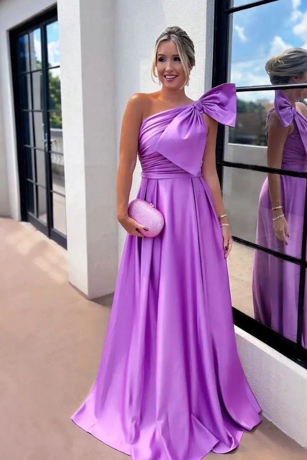 vestido lavanda um ombro só com laço no ombro para madrinha